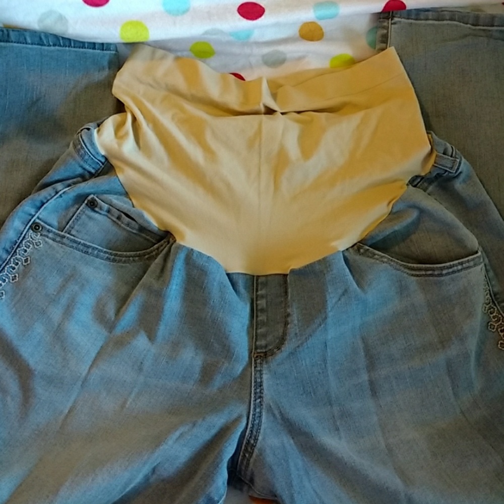A glow maternity jeans